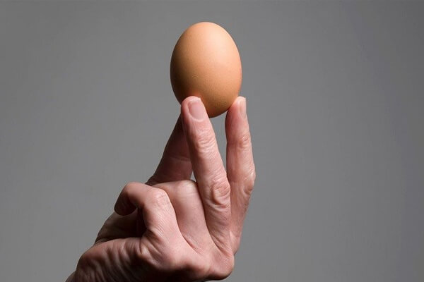 Hút trứng gà sống có tốt cho tinh trùng không